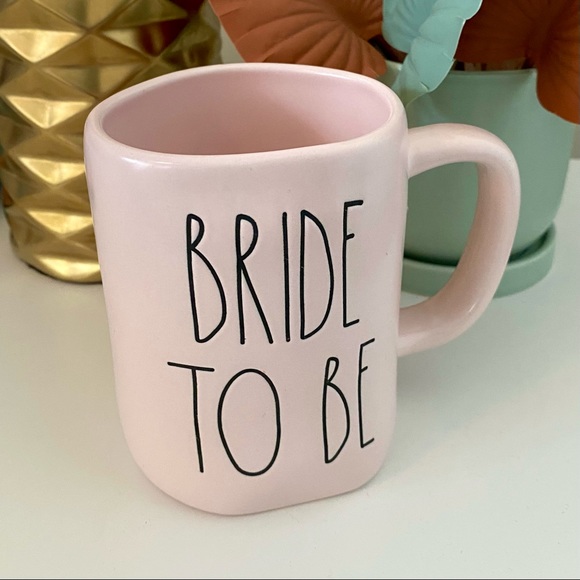 Rae Dunn ☕️ BRIDE TO BE Mug in Blush Pink - Picture 3 of 3